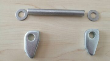 Container door hinge